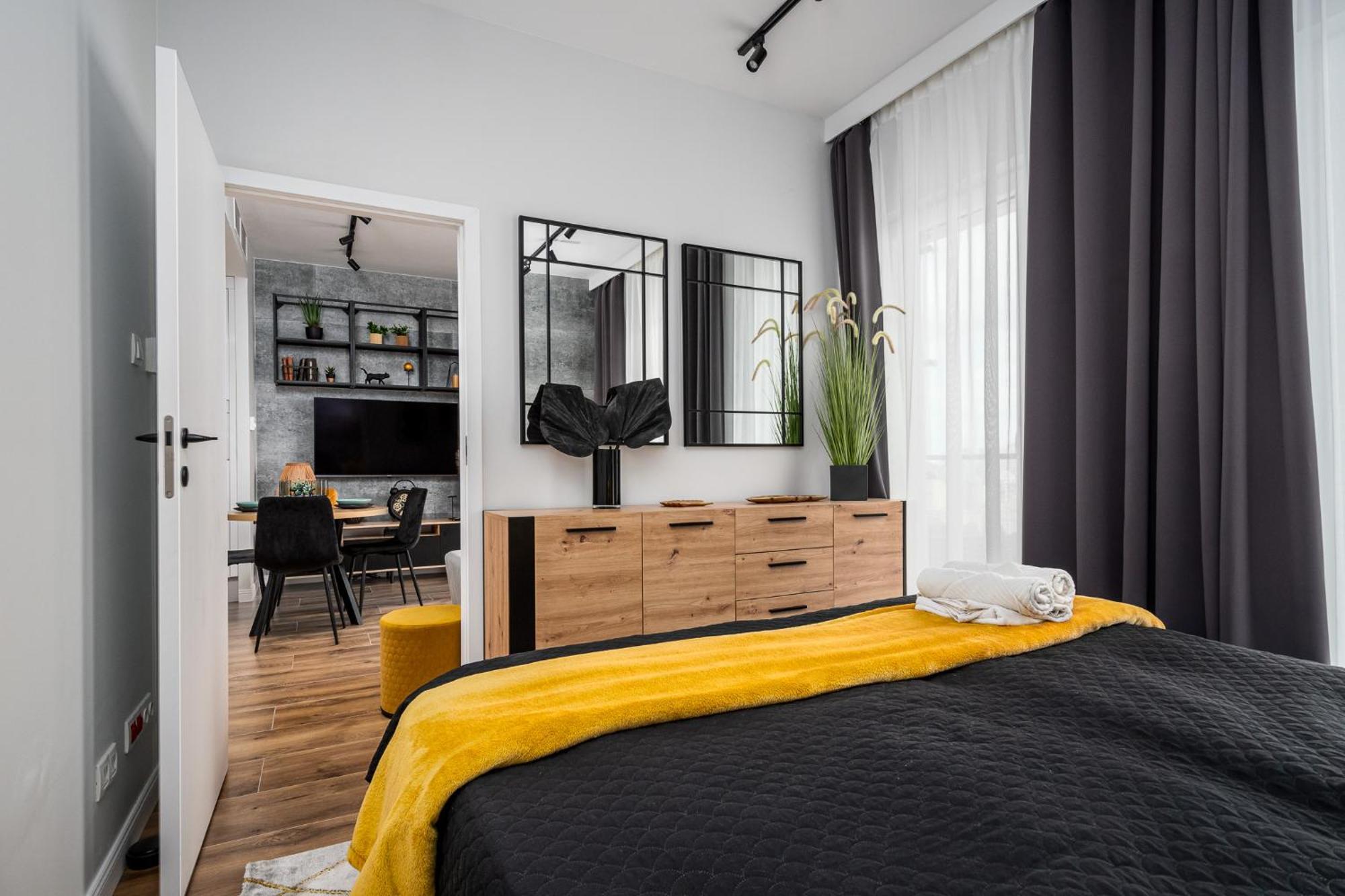 Wola Tower Deluxe Separate Bedroom With Free Garage - By Perfect Apart Varšava Exteriér fotografie