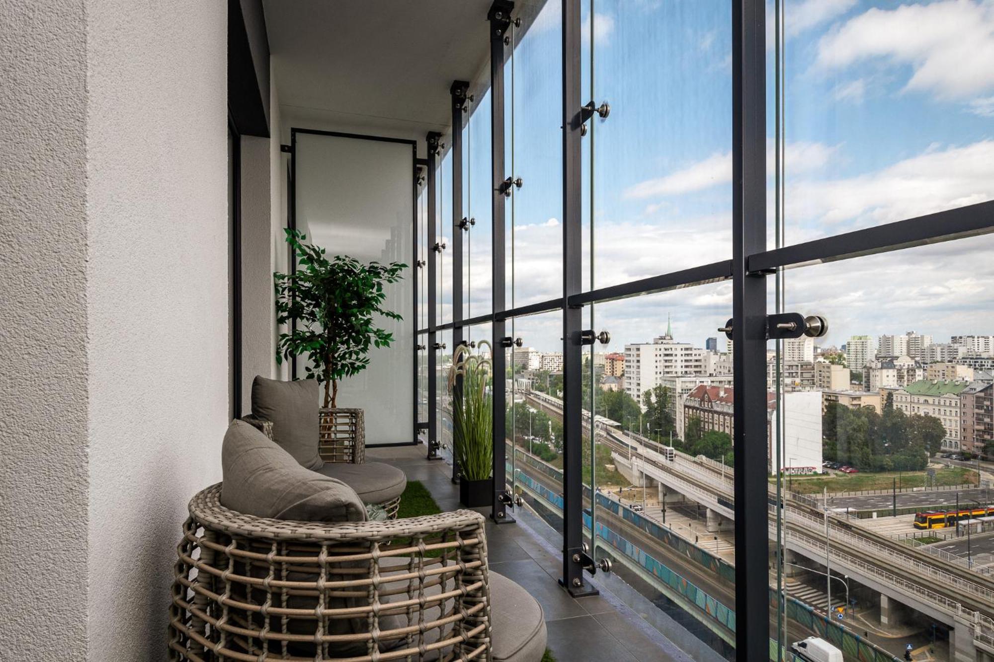 Wola Tower Deluxe Separate Bedroom With Free Garage - By Perfect Apart Varšava Exteriér fotografie