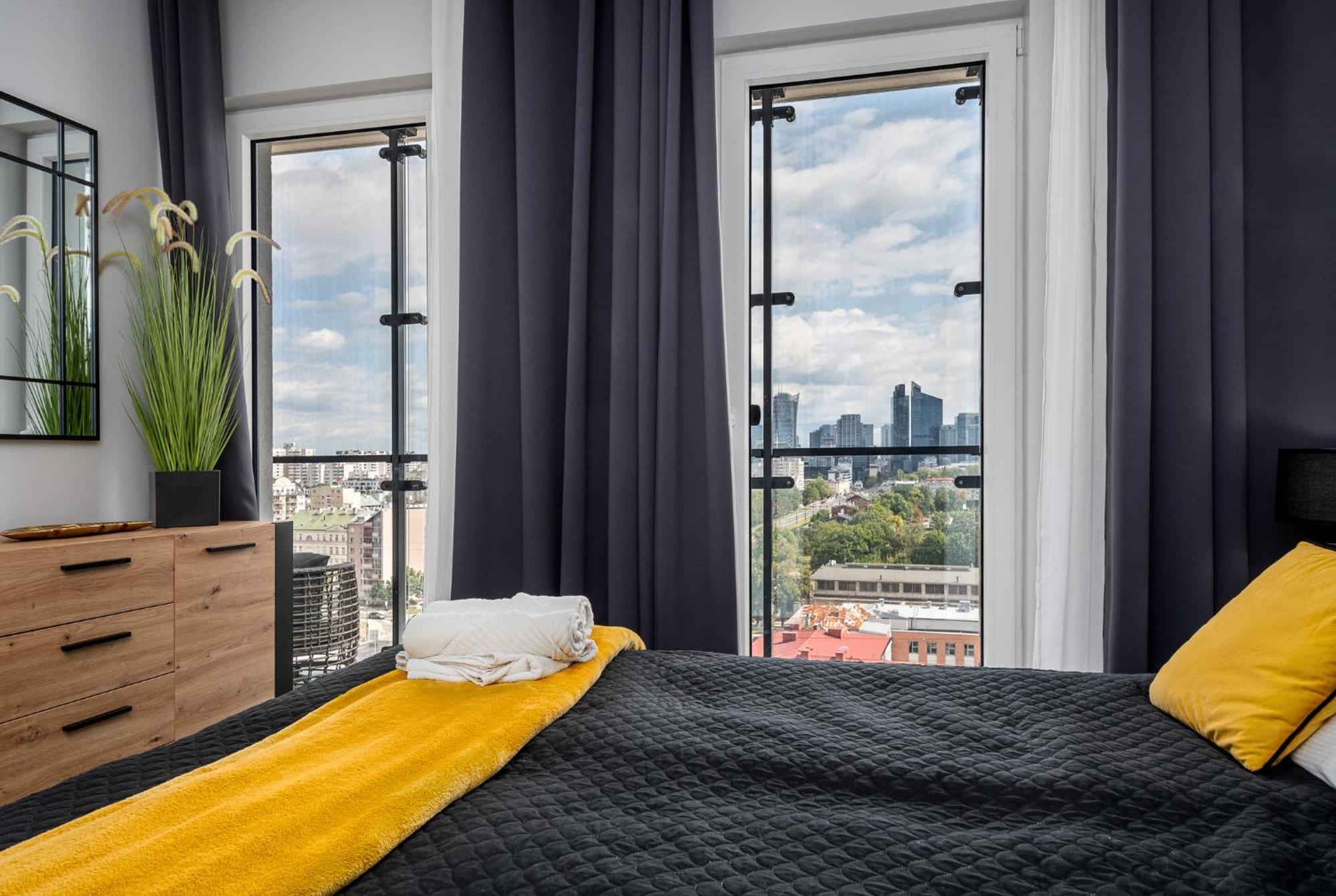 Wola Tower Deluxe Separate Bedroom With Free Garage - By Perfect Apart Varšava Exteriér fotografie