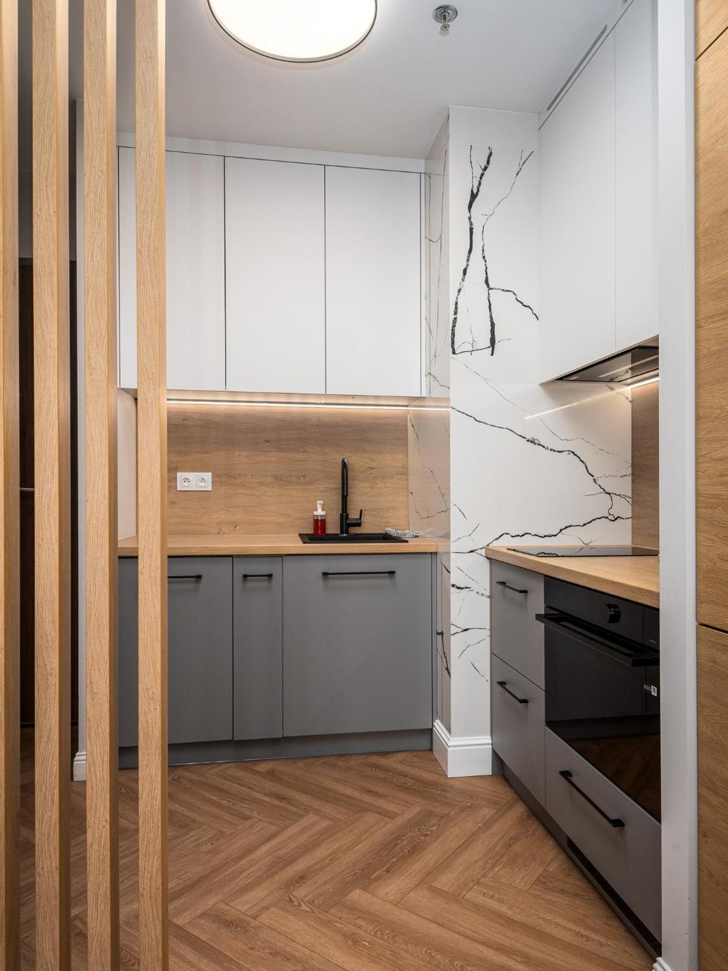 Wola Tower Deluxe Separate Bedroom With Free Garage - By Perfect Apart Varšava Exteriér fotografie
