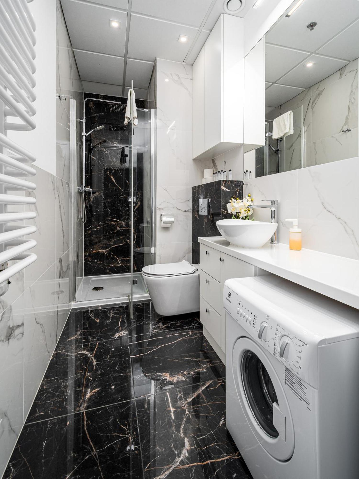 Wola Tower Deluxe Separate Bedroom With Free Garage - By Perfect Apart Varšava Exteriér fotografie