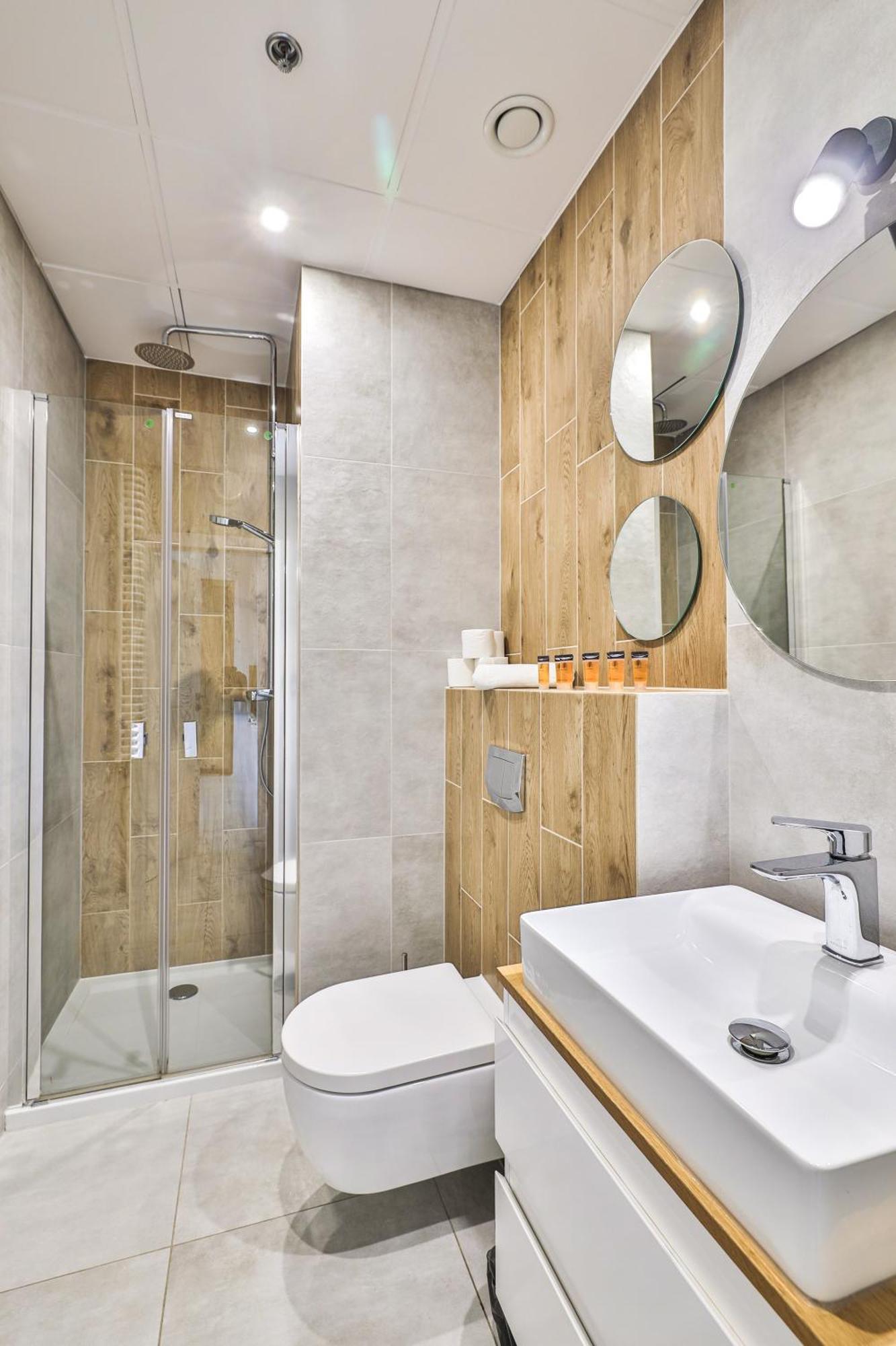 Wola Tower Deluxe Separate Bedroom With Free Garage - By Perfect Apart Varšava Exteriér fotografie